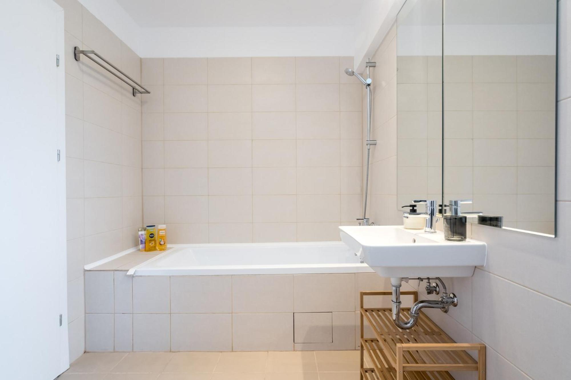 Apartamento Breeze - Modern Escape In Pipera Bucarest Exterior foto